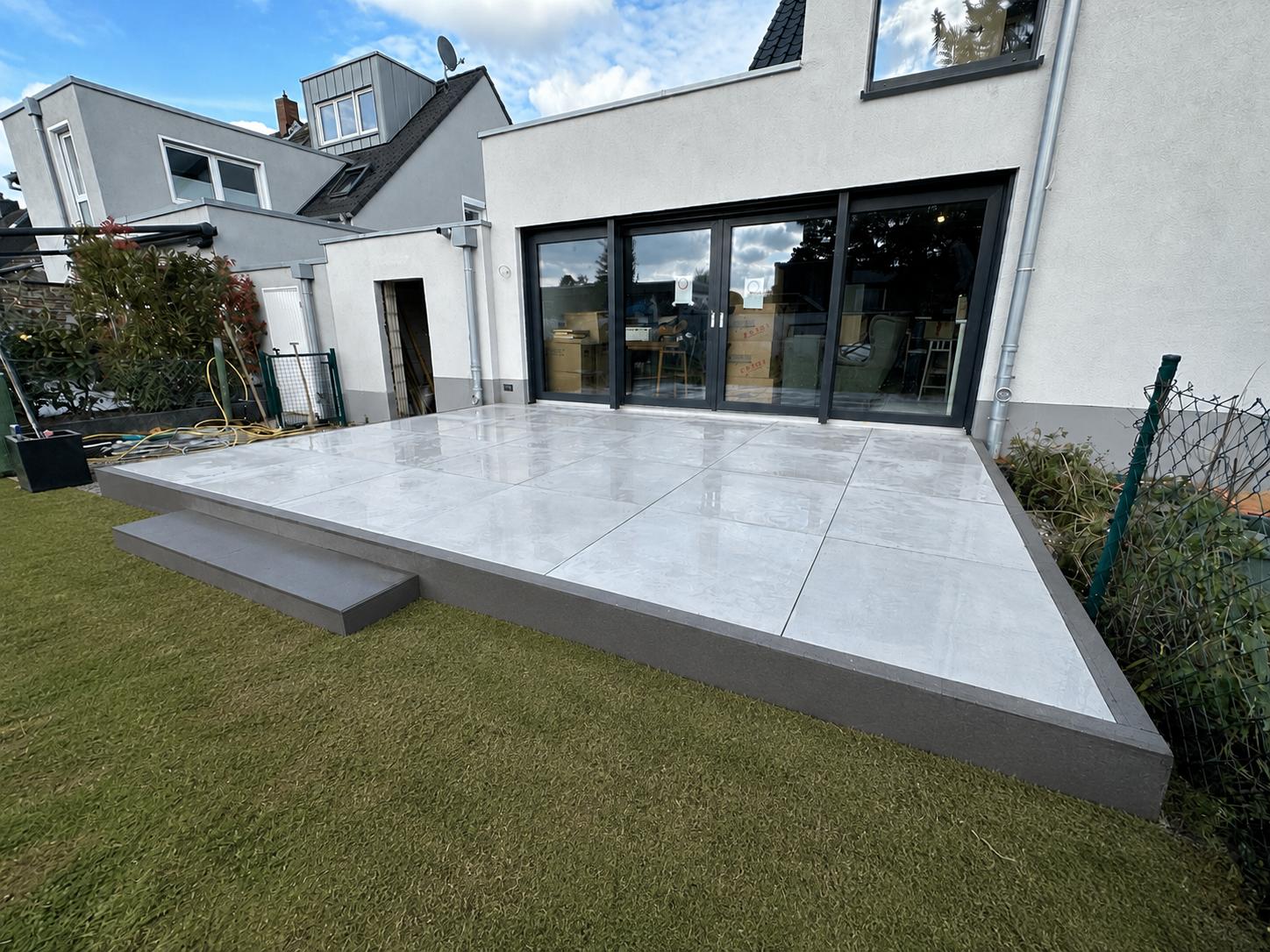 Terrasse mit Stufen